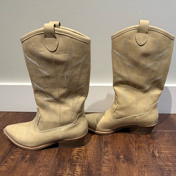 Cowboy boots - Picture 1 of 4